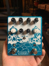 Load image into Gallery viewer, EarthQuaker Devices Avalanche Run (Stereo Delay & Reverb) V2 *Gently Used Mint condition