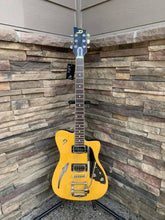 Load image into Gallery viewer, Duesenberg Caribou Butterscotch Blonde