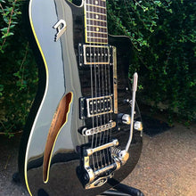Load image into Gallery viewer, Duesenberg Caribou Black Tremolo