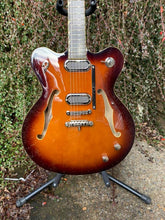 Load image into Gallery viewer, Duesenberg Gran Majesto stop tailpiece double cutaway