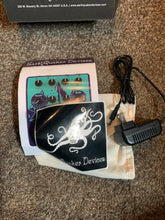 Load image into Gallery viewer, EarthQuaker Devices Avalanche Run (Stereo Delay &amp; Reverb) V2 *Gently Used Mint condition
